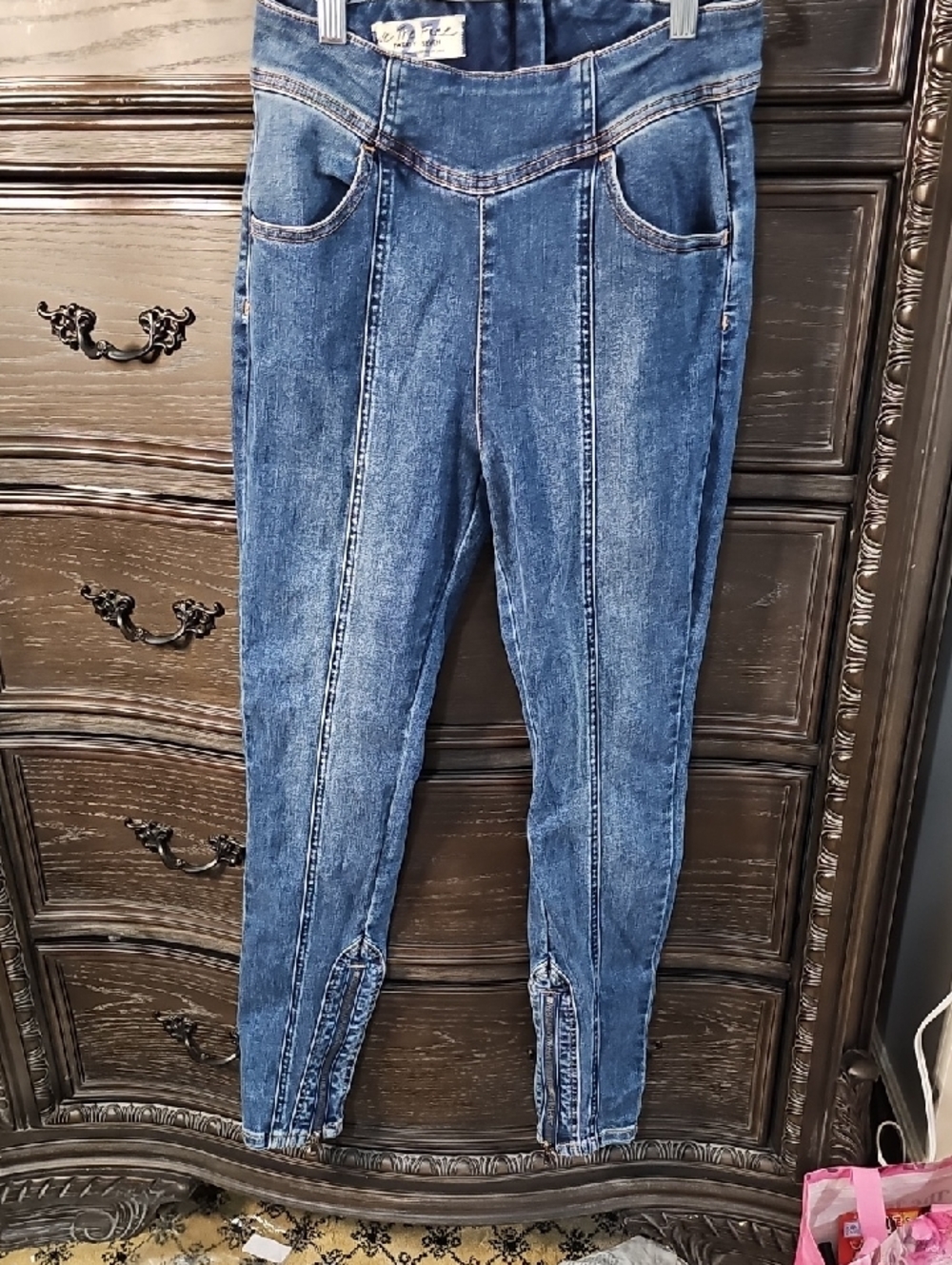 We The Free Mid/Washed Blue Skinny Jeans Zippers on Back and Ankles-27 Curvy